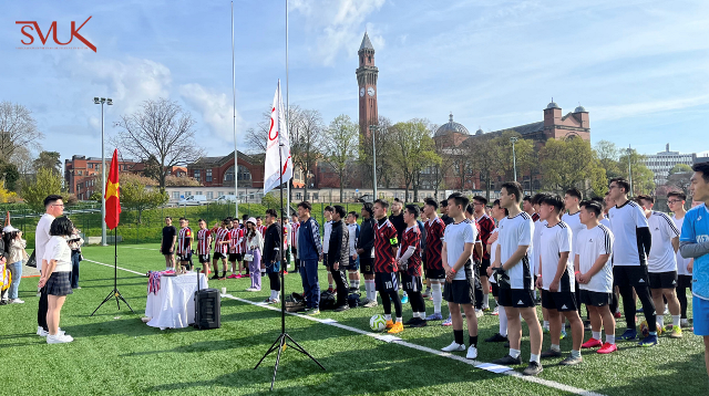 越南留学英国大学生举行足球比赛 越南留学英国大学生举行足球比赛