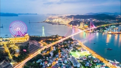 广宁省下龙市运用下龙智能应用程序推动智慧城市建设