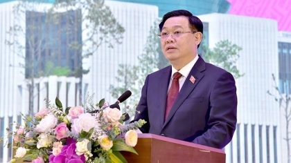 越南国会主席王廷惠出席第十五届国会女性代表小组见面会及任务部署会议