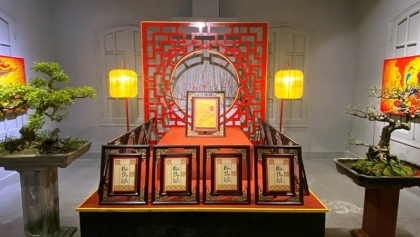 独特的“进贡御用万年历喜迎新春”仪式在升龙皇城举行