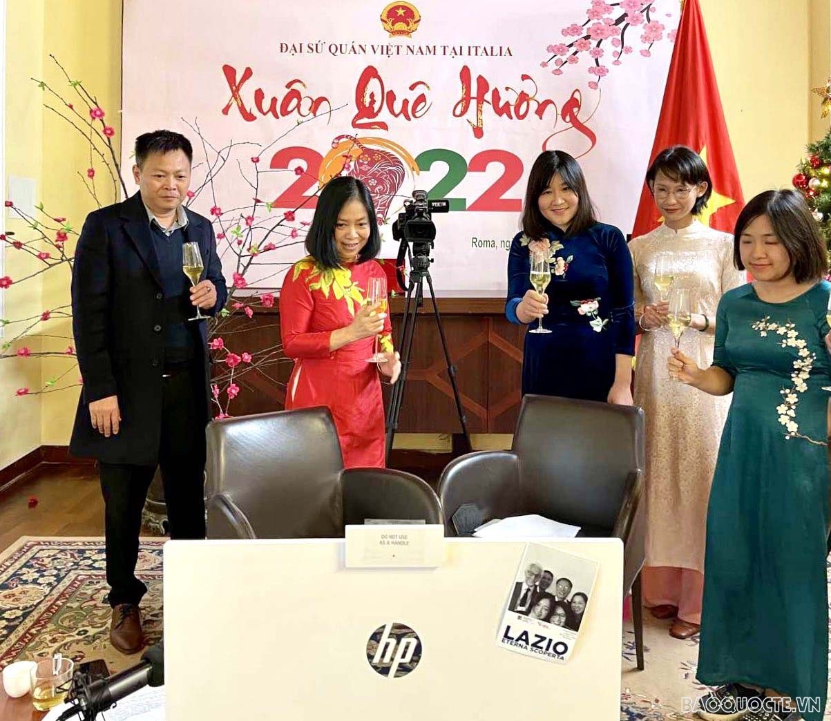 旅居海外越南人和越裔外国人心系祖国