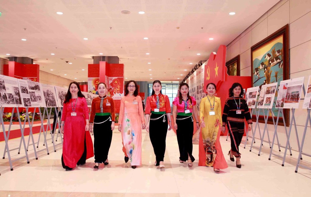出席越共十三大的女性代表 出席越共十三大的女性代表