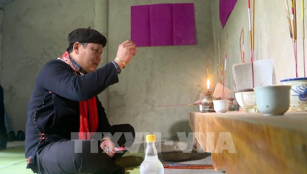 宣光省青衣瑶族同胞的村庄祈祷仪式是越南民族独特的信仰文化之一 宣光省青衣瑶族同胞的村庄祈祷仪式是越南民族独特的信仰文化之一