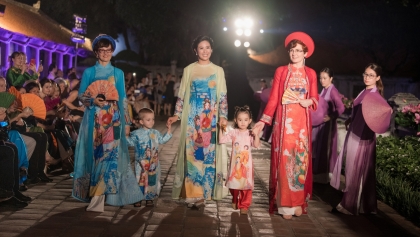 乌克兰驻越南临时代办娜塔莉亚·日金娜： 今年春节我要买桃花！