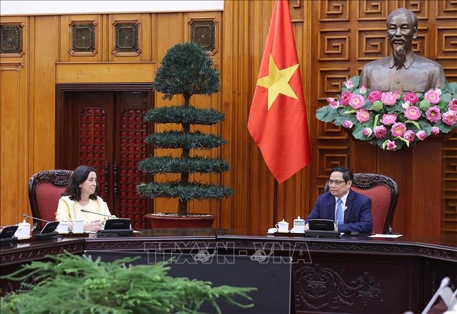 越南政府总理范明政在政府总部会见世行东亚和太平洋地区副行长曼努埃拉·菲罗 越南政府总理范明政在政府总部会见世行东亚和太平洋地区副行长曼努埃拉·菲罗