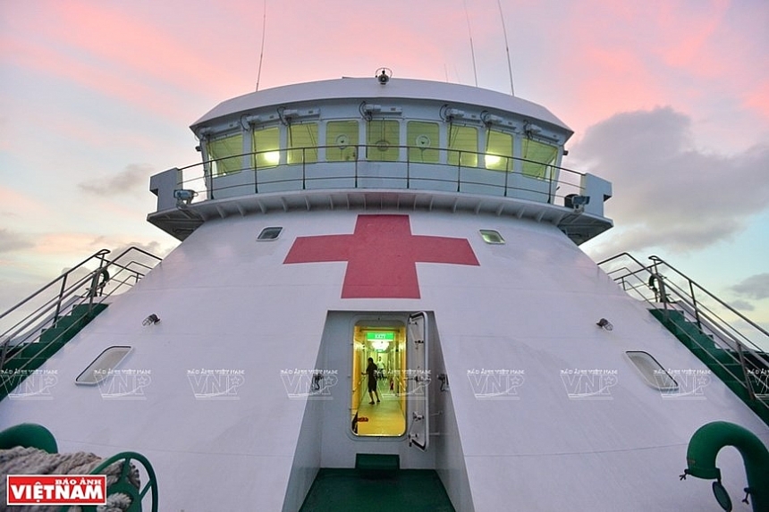 越南军医船561号—东海上的移动医院 越南军医船561号—东海上的移动医院