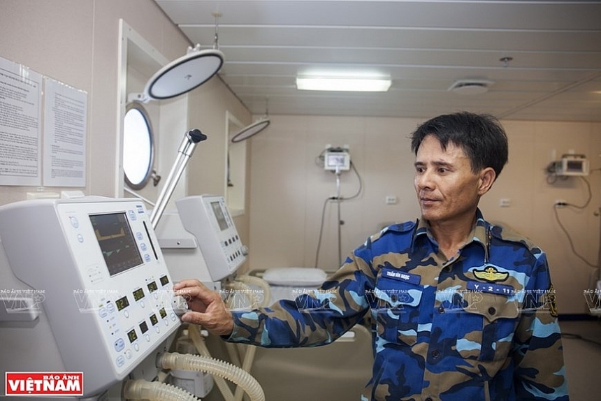 越南军医船561号—东海上的移动医院 越南军医船561号—东海上的移动医院