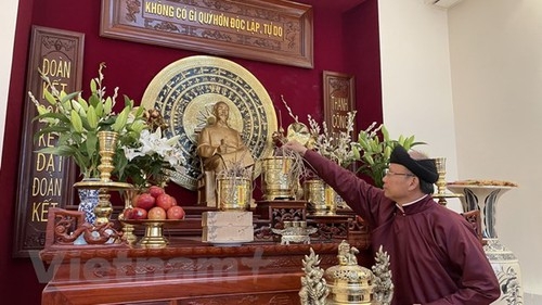 越南驻法国大使馆举行雄王祭祖仪式 缅怀历代前辈为建国卫国事业作出功劳(图片来源:越通社) 越南驻法国大使馆举行雄王祭祖仪式 缅怀历代前辈为建国卫国事业作出功劳(图片来源:越通社)