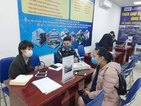2021年5月，河内市共组织了20个劳务招聘会，参会人员近4400人次，其中近1500人找到工作（图：越通社）