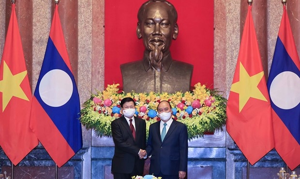 越南国家主席阮春福会见老挝人革党中央总书记、国家主席通伦·西苏里 越南国家主席阮春福会见老挝人革党中央总书记、国家主席通伦·西苏里