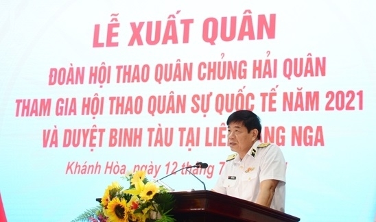 海军军种副司令潘俊雄海军少将发表讲话 海军军种副司令潘俊雄海军少将发表讲话