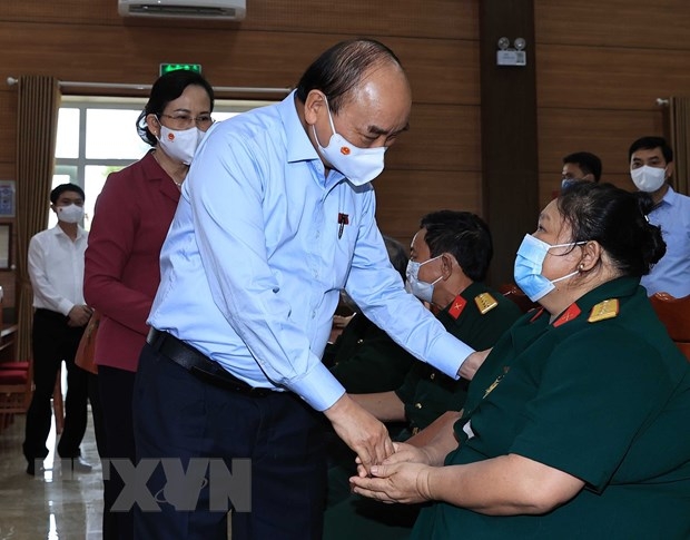 值此越南伤残军人与烈士日74周年之际,越南国家主席阮春福走访慰问河南省重度伤残军人与革命有功者照顾中心的伤残军人并向他们送上慰问品 值此越南伤残军人与烈士日74周年之际,越南国家主席阮春福走访慰问河南省重度伤残军人与革命有功者照顾中心的伤残军人并向他们送上慰问品