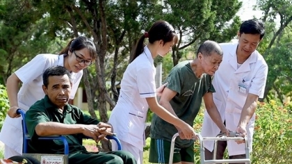 越南各地伤残军人疗养中心用爱心抚平战争之痛