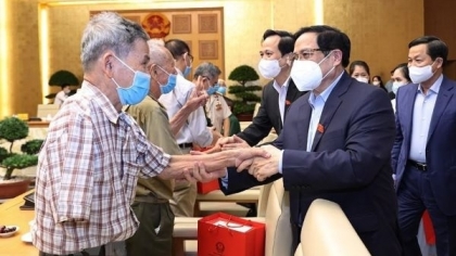 范明正总理决定向242位烈士授予“祖国记功”证书