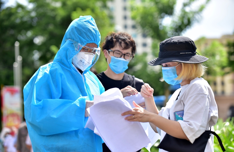 在胡志明市获得疫苗接种机会的外国人向越南表示感谢