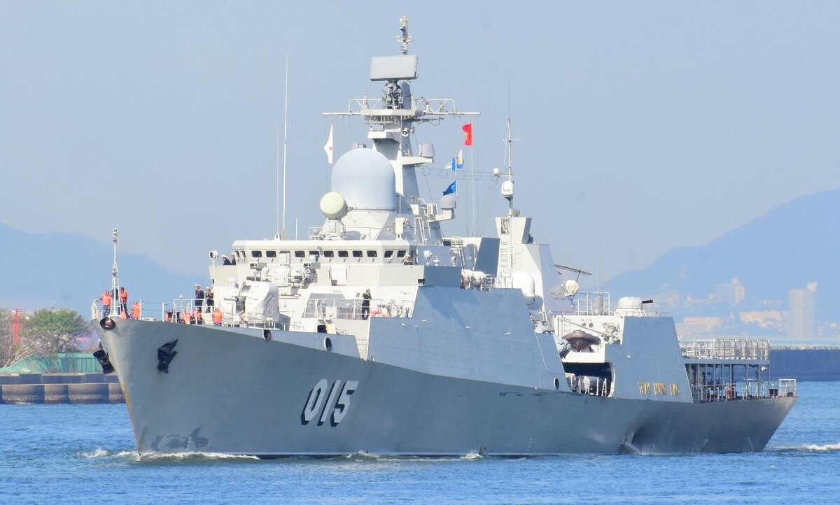 两艘越南军舰参加在俄罗斯举行的2021年国际军事比赛欢迎仪式 两艘越南军舰参加在俄罗斯举行的2021年国际军事比赛欢迎仪式