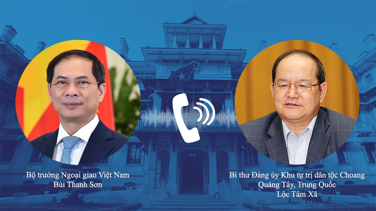 越南外交部部长裴青山与中国广西壮族自治区党委书记鹿心社通电话 越南外交部部长裴青山与中国广西壮族自治区党委书记鹿心社通电话