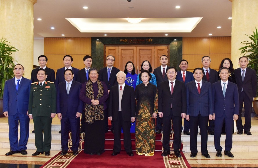 越共中央总书记阮富仲同各位国家领导人与原国家领导人合影。 越共中央总书记阮富仲同各位国家领导人与原国家领导人合影。
