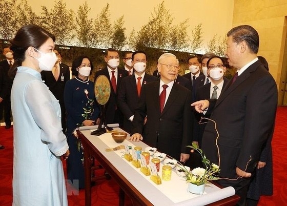 越南总书记访华:越中两国关系将迈上新台阶 越南总书记访华:越中两国关系将迈上新台阶