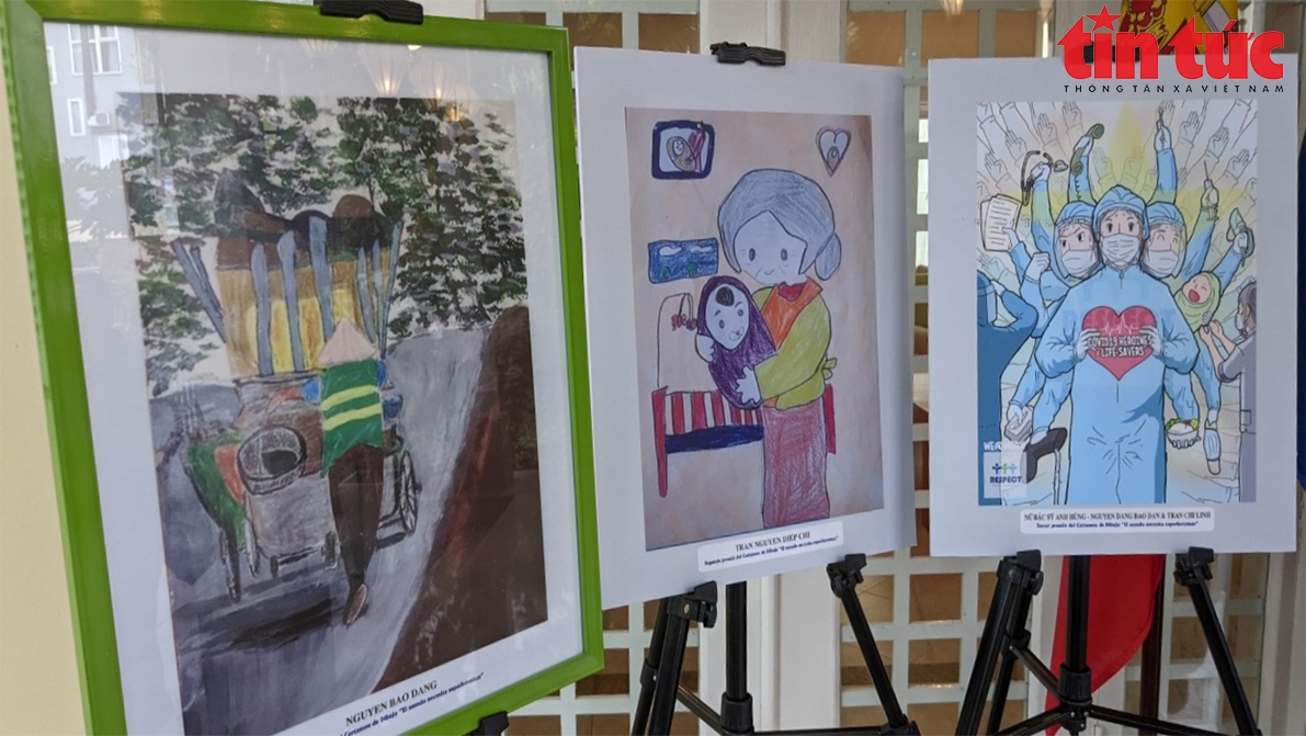 参加“世界需要女性超级英雄”绘画比赛的作品(图:信息报) 参加“世界需要女性超级英雄”绘画比赛的作品(图:信息报)