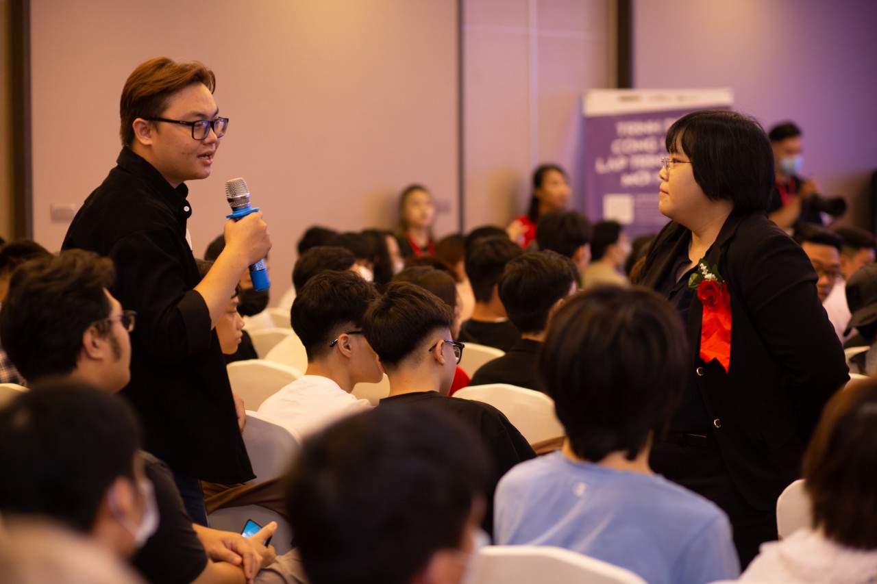 Chương trình thu hút sự quan tâm của nhiều bạn trẻ. Chương trình thu hút sự quan tâm của nhiều bạn trẻ.
