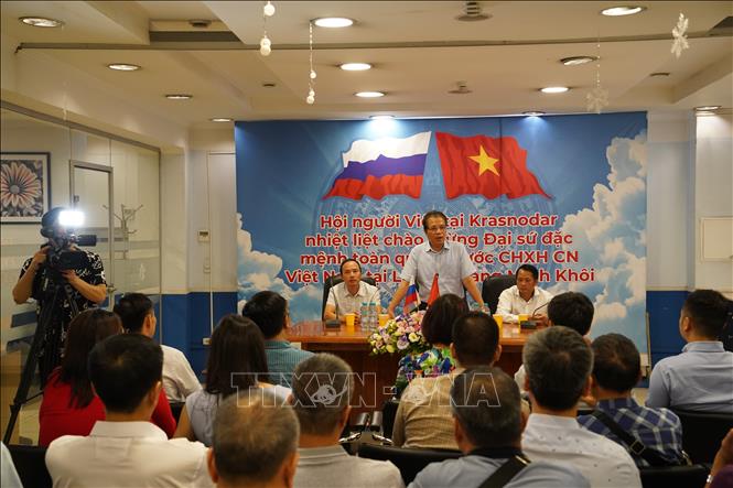 Đại sứ Việt Nam tại LB Nga thăm và gặp gỡ cộng đồng người Việt ở Krasnodar Chú thích ảnh