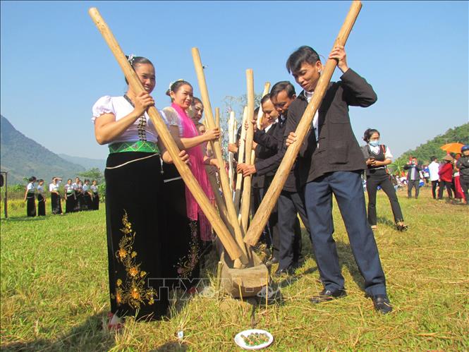 Đặc sắc Lễ hội Kin lẩu khẩu mẩu (lễ hội Cốm mới) của đồng bào dân tộc Thái ở Lai Châu Chú thích ảnh