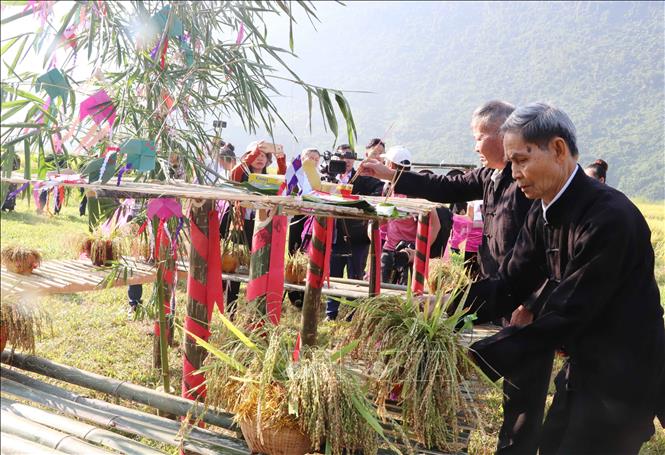 Đặc sắc Lễ hội Kin lẩu khẩu mẩu (lễ hội Cốm mới) của đồng bào dân tộc Thái ở Lai Châu Chú thích ảnh