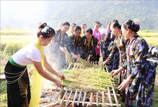 Đặc sắc Lễ hội Kin lẩu khẩu mẩu (lễ hội Cốm mới) của đồng bào dân tộc Thái ở Lai Châu Chú thích ảnh