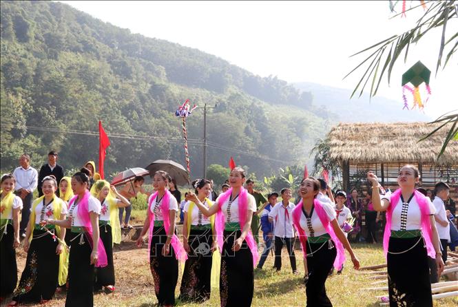 Đặc sắc Lễ hội Kin lẩu khẩu mẩu (lễ hội Cốm mới) của đồng bào dân tộc Thái ở Lai Châu Chú thích ảnh