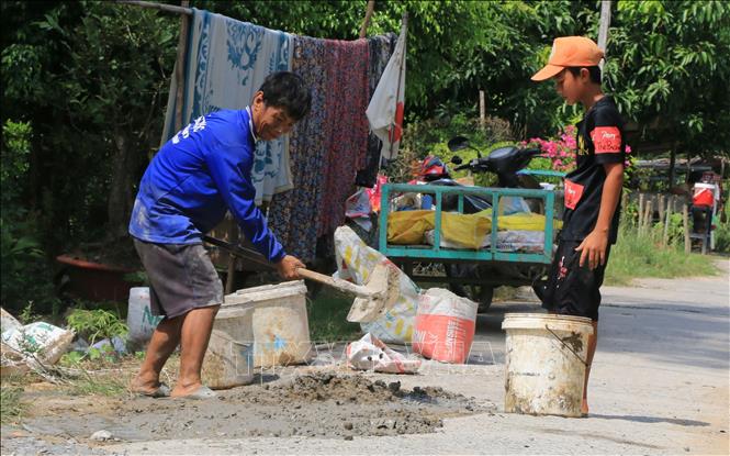 Người phụ hồ 6 năm cần mẫn Chú thích ảnh
