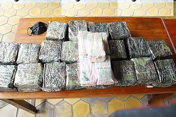 Hà Tĩnh: Bắt quả tang 2 đối tượng khi đang vận chuyển 45kg ma túy tổng hợp ha tinh bat qua tang 2 doi tuong khi dang van chuyen 45kg ma tuy tong hop dang da