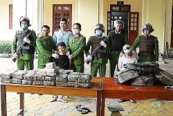 hai quan my bat khach viet vi giau thit lon trong hop mi tom