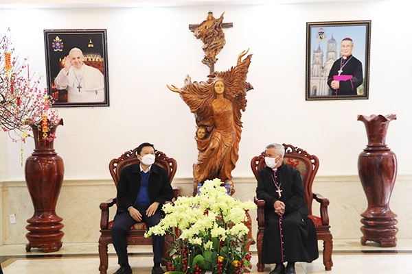 Nghệ An: thăm, chúc tết các tổ chức, cá nhân tôn giáo Nghệ An: thăm, chúc tết các tổ chức, cá nhân tôn giáo