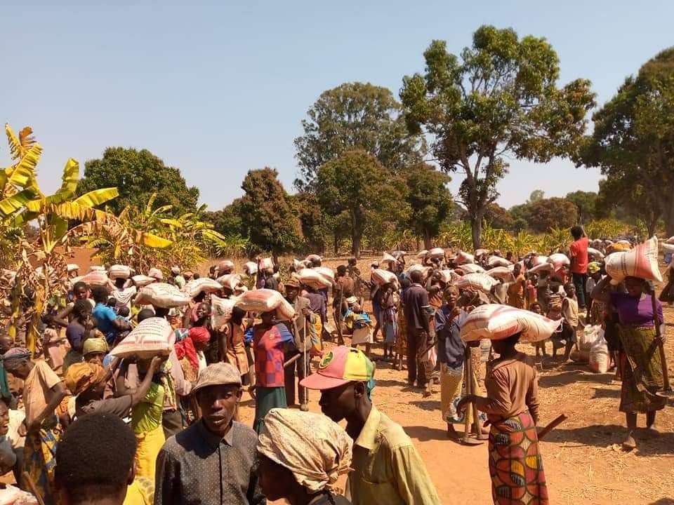 Chàng trai Việt và tấm lòng thơm thảo dành cho người dân nghèo Angola Chàng trai Việt và tấm lòng thơm thảo dành cho người dân nghèo Angola