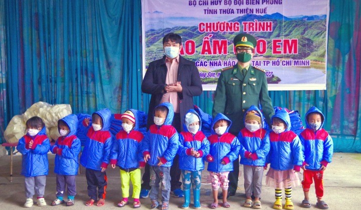 1.050 suất quà đến với học sinh vùng biên giới tỉnh Thừa Thiên Huế 1.050 suất quà đến với học sinh vùng biên giới tỉnh Thừa Thiên Huế
