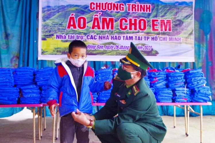 1.050 suất quà đến với học sinh vùng biên giới tỉnh Thừa Thiên Huế 1.050 suất quà đến với học sinh vùng biên giới tỉnh Thừa Thiên Huế