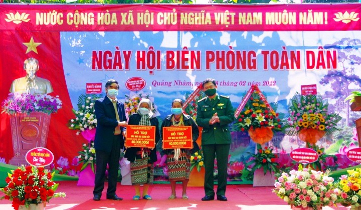Xây nhà Đại đoàn kết cho hộ dân khó khăn vùng biên giới huyện A Lưới Xây nhà Đại đoàn kết cho hộ dân khó khăn vùng biên giới huyện A Lưới