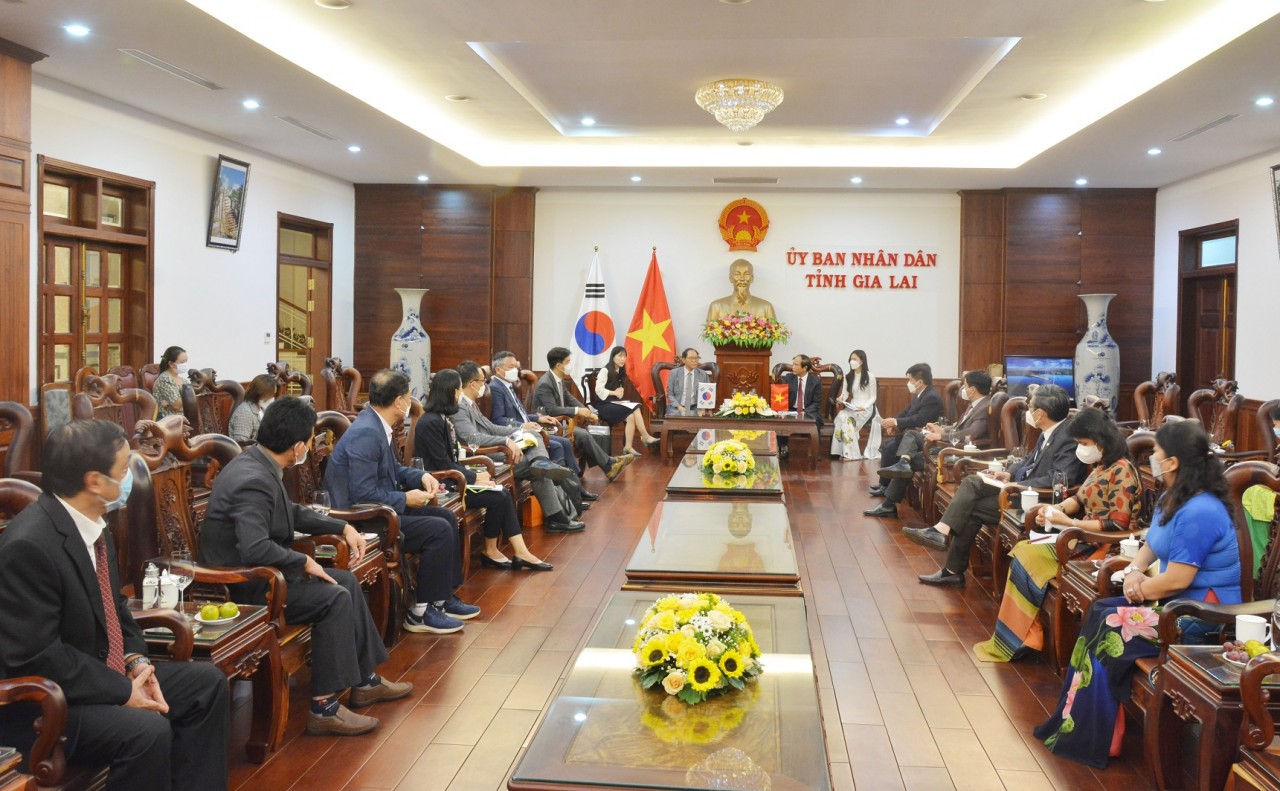 Đại sứ Park Noh-wan mong muốn tỉnh Gia Lai kết nghĩa với một tỉnh của Hàn Quốc Đại sứ Park Noh-wan mong muốn tỉnh Gia Lai kết nghĩa với một tỉnh của Hàn Quốc