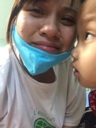 buc thu cam dong an ui cau be mat me cua hai nguoi ban tieu hoc