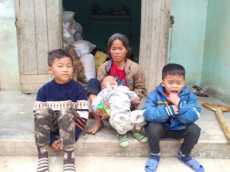 Lời khẩn cầu của “chị Dậu” gánh cả gia đình mắc bệnh hiểm nghèo không tiền cứu chữa Lời khẩn cầu của “chị Dậu” gánh cả gia đình mắc bệnh hiểm nghèo không tiền cứu chữa