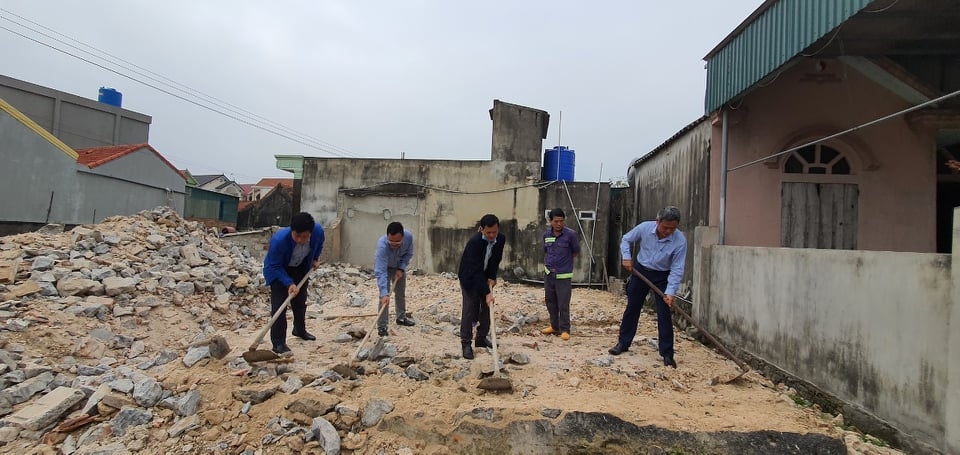 Nghệ An: Bàn giao ngôi nhà tình nghĩa cho cụ bà neo đơn có hoàn cảnh khó khăn Nghệ An: Bàn giao ngôi nhà tình nghĩa cho cụ bà neo đơn có hoàn cảnh khó khăn