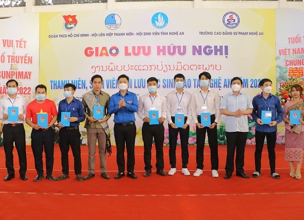 Nghệ An tổ chức Giao lưu hữu nghị với lưu học sinh Lào nhân dịp Tết cổ truyền Bunpimay Nghệ An tổ chức Giao lưu hữu nghị với lưu học sinh Lào nhân dịp Tết cổ truyền Bunpimay