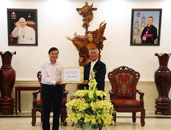 Nghệ An: thăm và chúc mừng Tòa Giám mục Giáo phận Vinh nhân Lễ Phục sinh