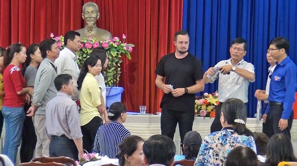 Hai tổ chức nước ngoài viện trợ hơn 800 triệu đồng cho các trường hợp khó khăn tại Thừa Thiên Huế Hai tổ chức nước ngoài viện trợ hơn 800 triệu đồng cho các trường hợp khó khăn tại Thừa Thiên Huế