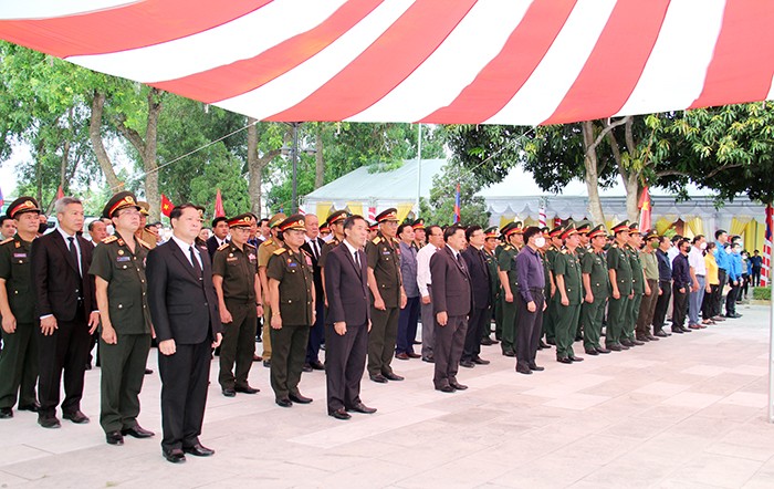 103 hài cốt liệt sĩ hy sinh tại Lào được an táng trang trọng tại Nghĩa trang Liệt sĩ huyện Nghi Lộc 103 hài cốt liệt sĩ hy sinh tại Lào được an táng trang trọng tại Nghĩa trang Liệt sĩ huyện Nghi Lộc