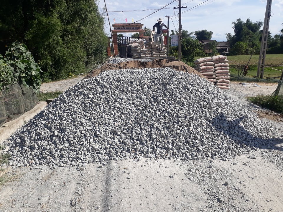 Hoài nghi chất lượng tuyến huyện lộ 10 ở Đức Thọ, Hà Tĩnh ha tinh cong ty a chau lam xiec tren cong trinh 48 ty dong