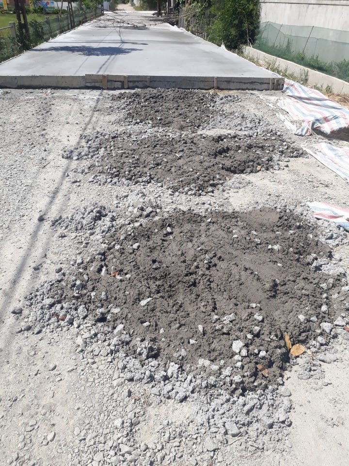 Hoài nghi chất lượng tuyến huyện lộ 10 ở Đức Thọ, Hà Tĩnh ha tinh cong ty a chau lam xiec tren cong trinh 48 ty dong