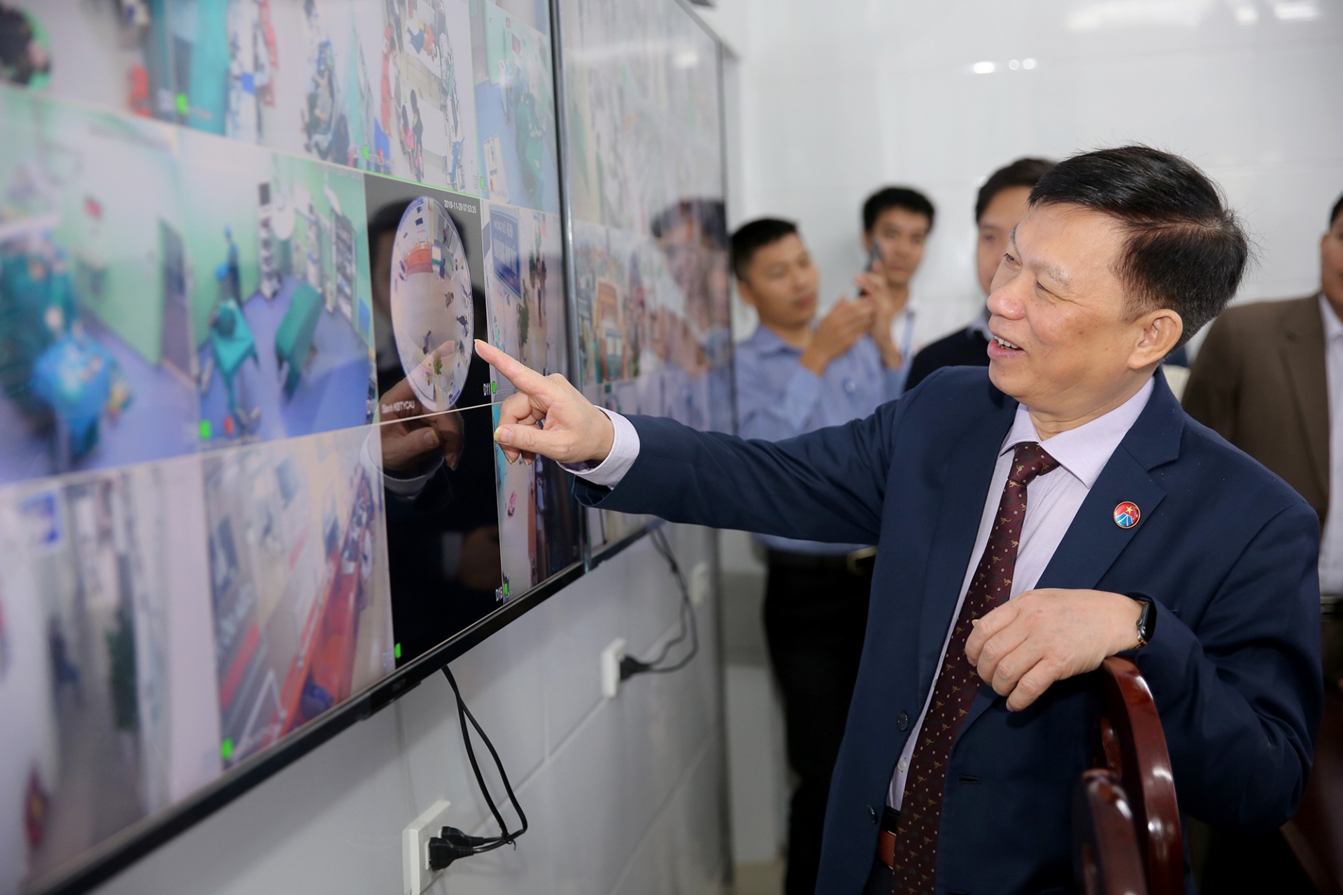 Mô hình bệnh viện Thông minh – Chuyên nghiệp – Hiện đại ở BVĐK thành phố Vinh mo hinh benh vien thong minh chuyen nghiep hien dai o bvdk thanh pho vinh