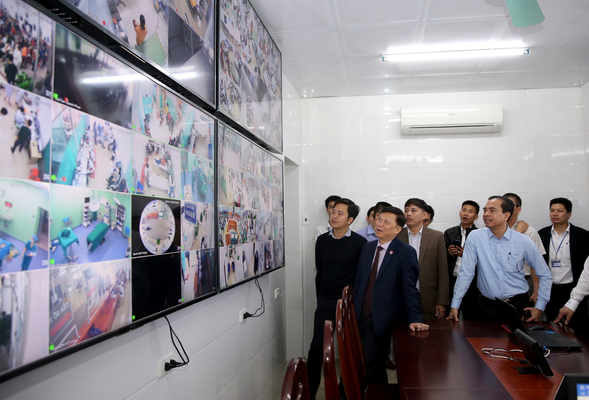 Mô hình bệnh viện Thông minh – Chuyên nghiệp – Hiện đại ở BVĐK thành phố Vinh mo hinh benh vien thong minh chuyen nghiep hien dai o bvdk thanh pho vinh